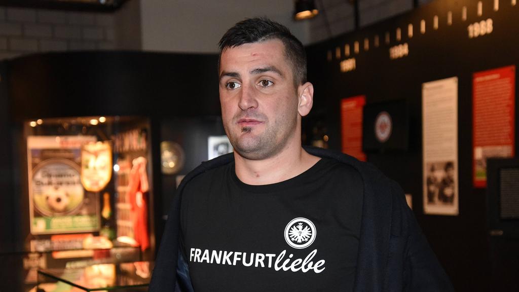 Martin Fenin, früher Stürmer bei Eintracht Frankfurt, will MMA-Kämpfer werden Martin Fenin, früher Stürmer bei Eintracht Frankfurt, will MMA-Kämpfer werden