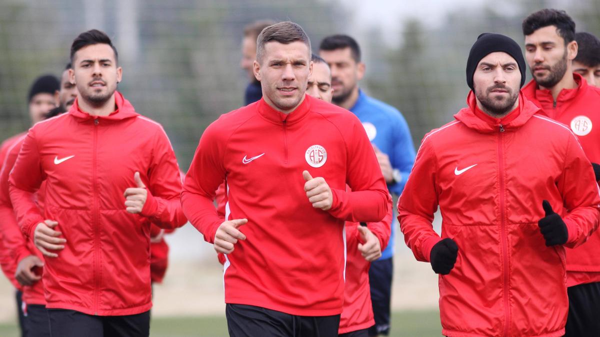 Lukas Podolski will mit Antalyaspor bald in die neue Spielzeit starten Lukas Podolski will mit Antalyaspor bald in die neue Spielzeit starten