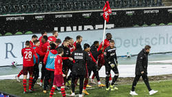 Der 1. FC Köln feiert den Derbysieg