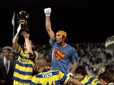 Im Mai 1999 feierte der AC Parma den zweiten Pokaltitel seiner Vereinsgeschichte. Keeper Gianluigi Buffon (m.) hieß fortan nur noch "Supergigi".