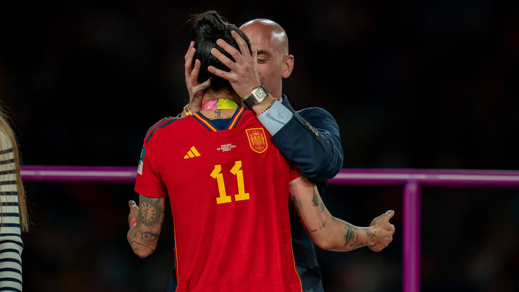 Luis Rubiales hatte Spaniens WM-Heldin Jennifer Hermoso auf den Mund geküsst