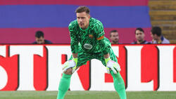 Beim Trainingsauftakt des FC Barcelona übte Marc-André ter Stegen am Rande der Gruppe