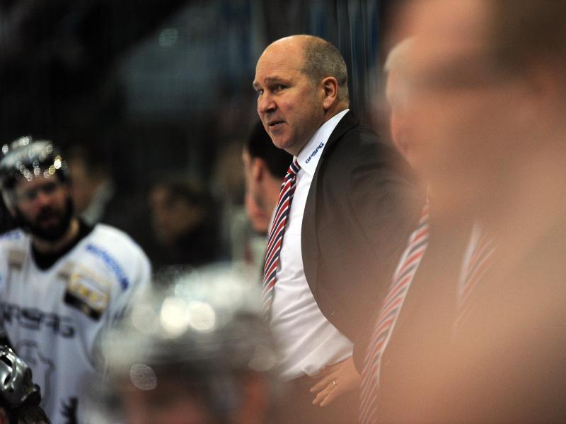 Coach Don Jackson feierte fünf Meisterschaften mit den Eisbären. Foto: Henning Kaiser Coach Don Jackson feierte fünf Meisterschaften mit den Eisbären. Foto: Henning Kaiser