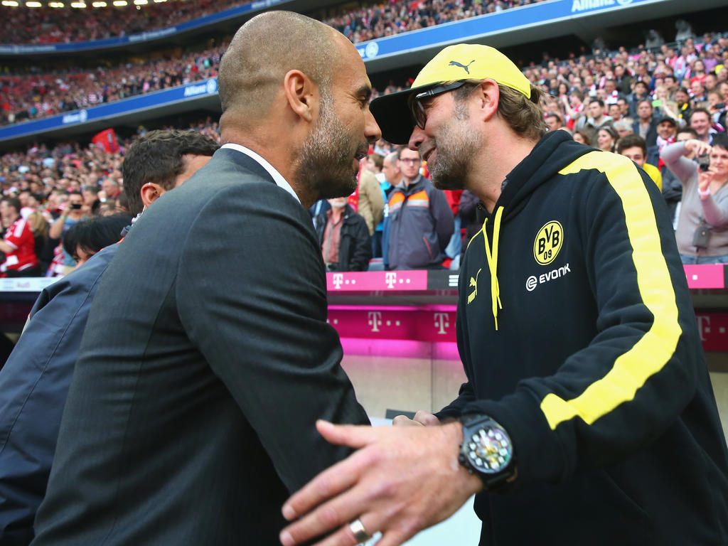 Jürgen Klopp (r.) von Borussia Dortmund mit Bayern Münchens Trainer Pep Guardiola