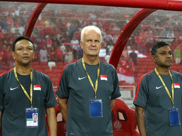 Singapurs Nationaltrainer Bernd Stange (M.) hört auf