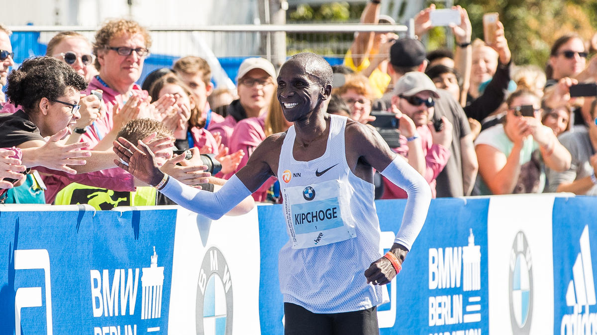 Eliud Kipchoge aus Kenia lief einen Marathon in unter zwei Stunden Eliud Kipchoge aus Kenia lief einen Marathon in unter zwei Stunden