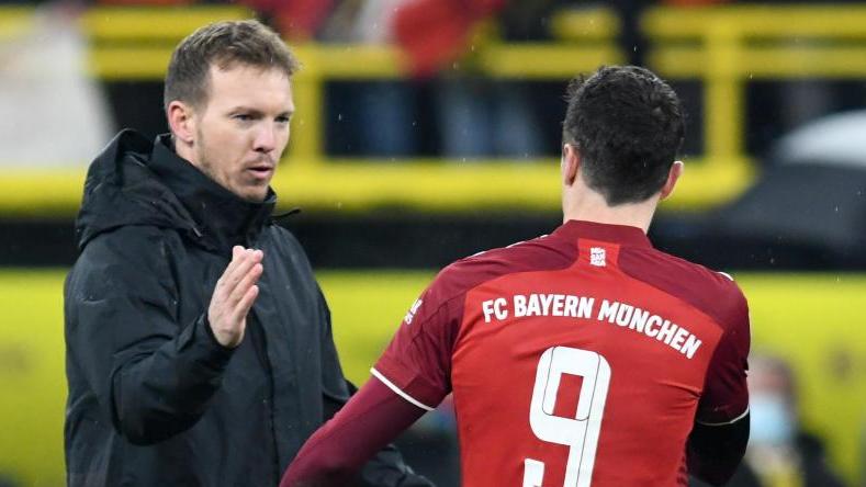 Bayern-Trainer Nagelsmann (l.) und Doppelpacker Lewandowski