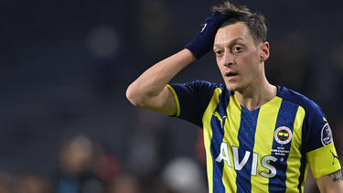 Mesut Özil wurde bei Fenerbahce suspendiert