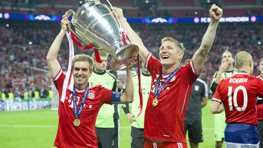 Philipp Lahm (l.) gewann 2013 mit dem FC Bayern die Champions League