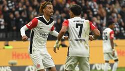 Hugo Ekitike (l.) spielt eine starke Hinrunde mit Eintracht Frankfurt