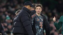 Thomas Müller (r.) spielt unter Vincent Kompany nur wenig