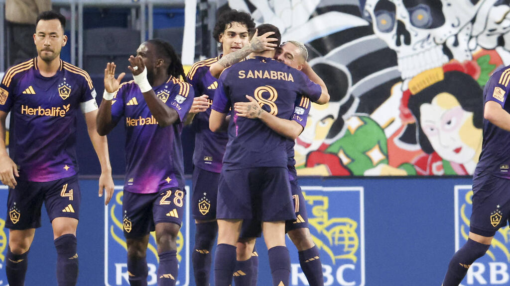 Los Angeles Galaxy feiert den ersten Saisonsieg Los Angeles Galaxy feiert den ersten Saisonsieg