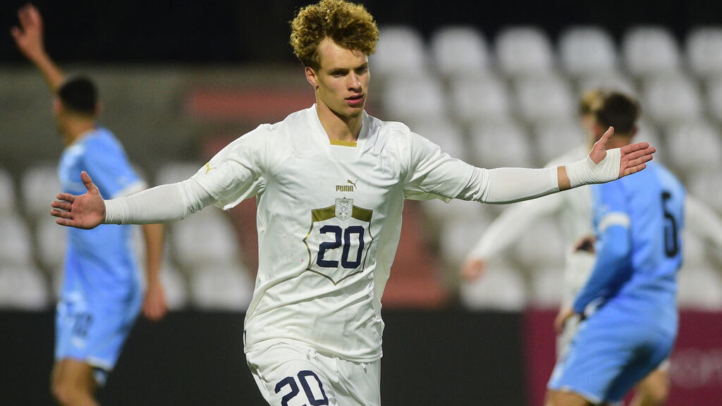 Lazar Jovanovic spielt für die serbische U19-Nationalmannschaft Lazar Jovanovic spielt für die serbische U19-Nationalmannschaft