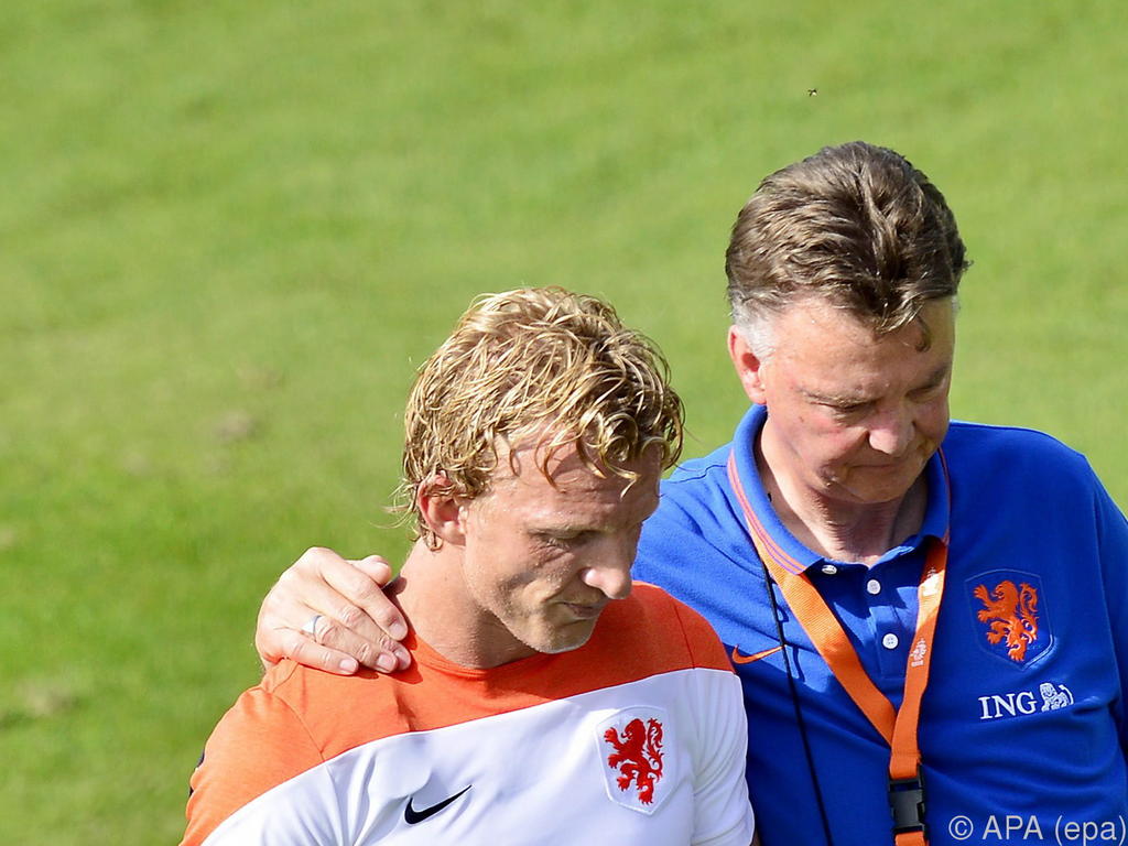 Dirk Kuyt wird von Teamchef Louis van Gaal als Außenverteidiger aufgestellt
