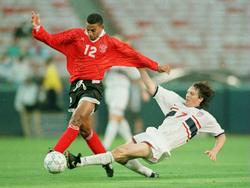 Nakhid (izq.) disputó con su país la Copa de Oro de 1996 en Estados Unidos. (Foto: Getty)