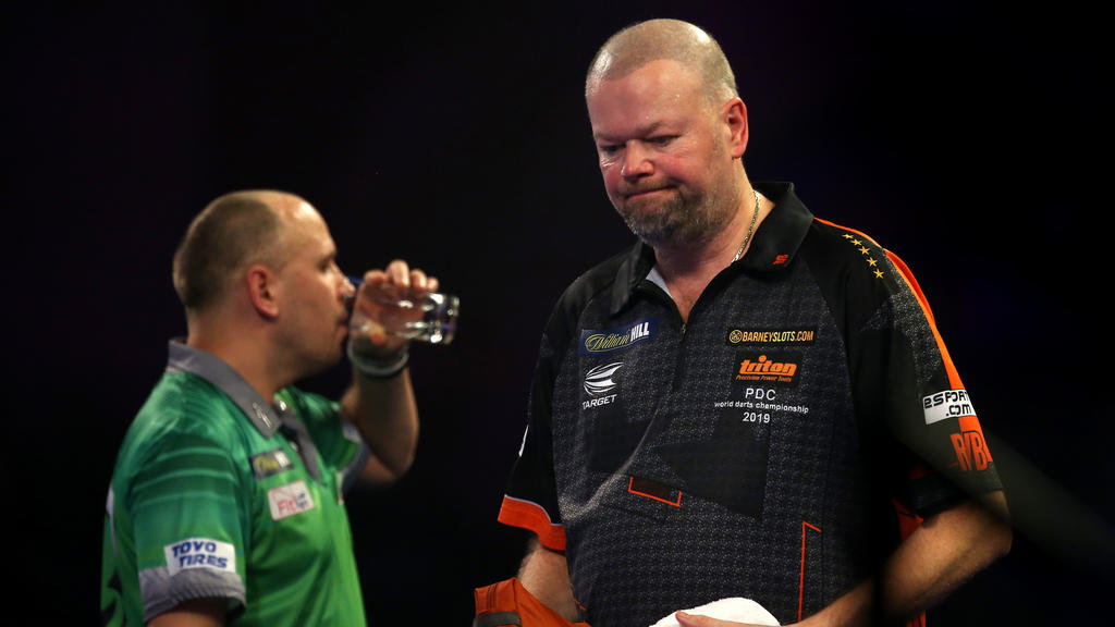 van Barneveld musste sich in der zweiten Runde der Darts-WM geschlagen geben van Barneveld musste sich in der zweiten Runde der Darts-WM geschlagen geben