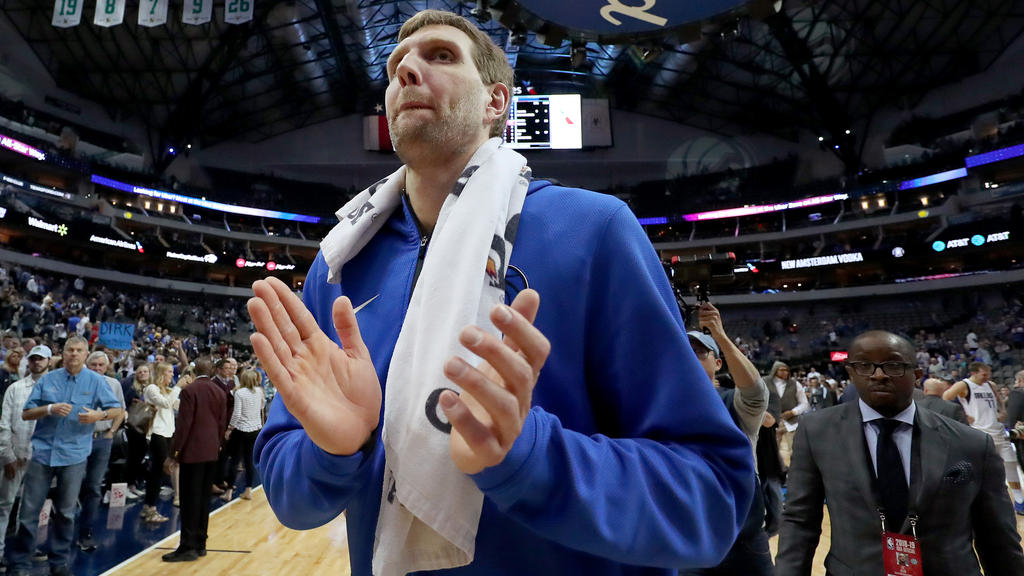 Dirk Nowitzki hat einmal mehr Basketball-Geschichte geschrieben Dirk Nowitzki hat einmal mehr Basketball-Geschichte geschrieben
