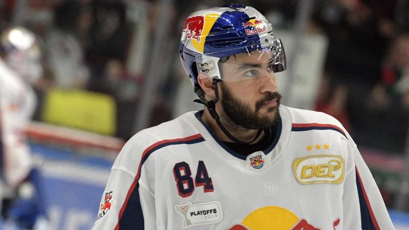 EHC-Profi Trevor Parkes ist vor dem entscheidenden Spiel skeptisch EHC-Profi Trevor Parkes ist vor dem entscheidenden Spiel skeptisch