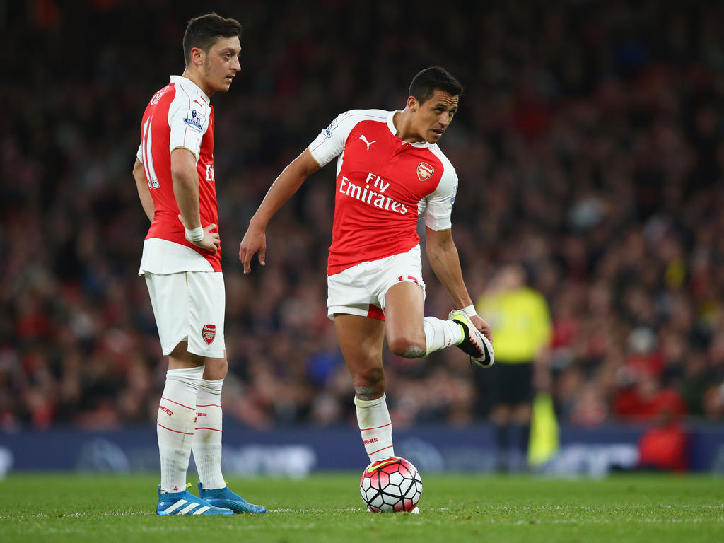 Mesut Özil (l.) wird Arsenal gegen Bayern fehlen Mesut Özil (l.) wird Arsenal gegen Bayern fehlen