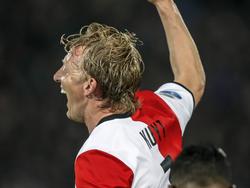 Kuyt is blij want hij heeft tegen Go Ahead Eagles zijn 150e treffer in de Eredivisie gemaakt! (05-04-2017)