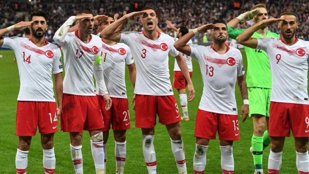 UEFA leitet Untersuchung gegen türkische Spieler ein