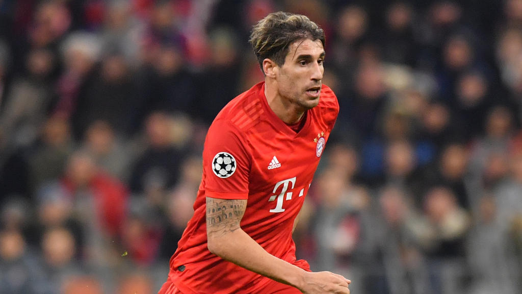 Javi Martínez vom FC Bayern München musste verletzt ausgewechselt werden