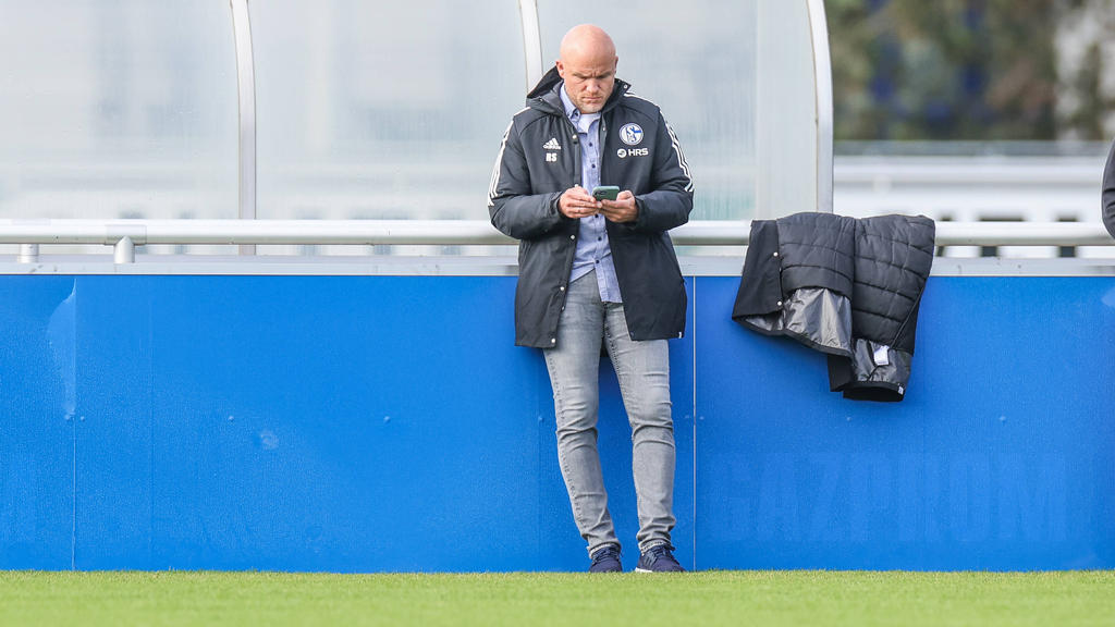 Rouven Schröder muss einen neuen Trainer für den FC Schalke 04 finden Rouven Schröder muss einen neuen Trainer für den FC Schalke 04 finden