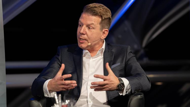 Kritisiert den FC Bayern erneut scharf: Oliver Kahns Bruder Axel