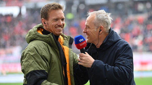 Christian Streich (r.) sieht die Entscheidungen von Bundestrainer Nagelsmann positiv