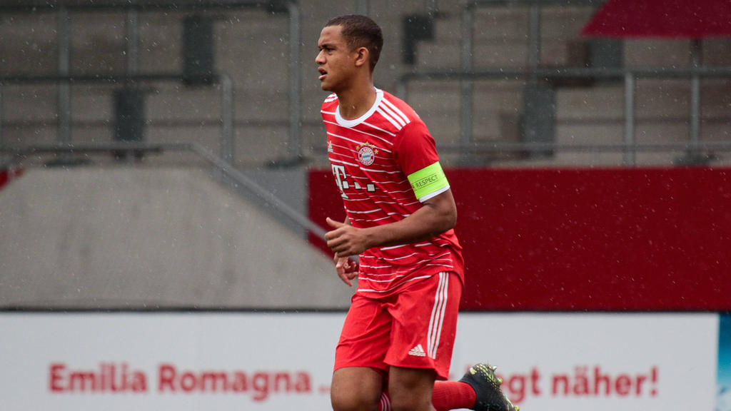 Tarek Buchmann rückt beim FC Bayern zu den Profis auf Tarek Buchmann rückt beim FC Bayern zu den Profis auf
