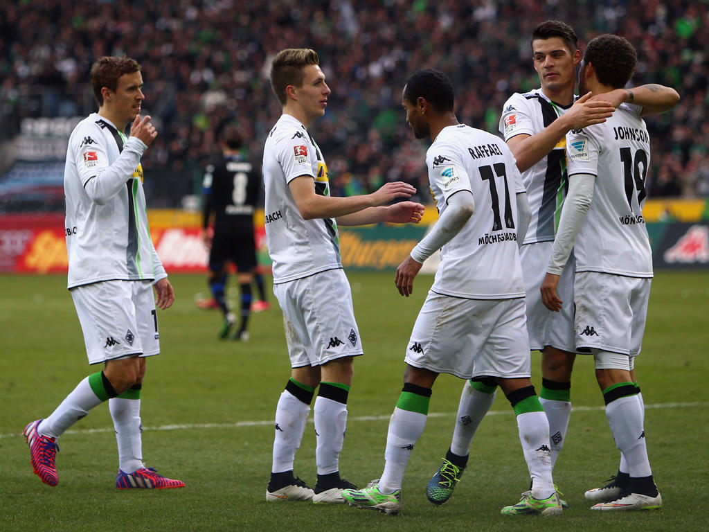 Los jugadores del Mönchengladbach celebran el segundo gol ante el Paderborn. (Foto: Getty)