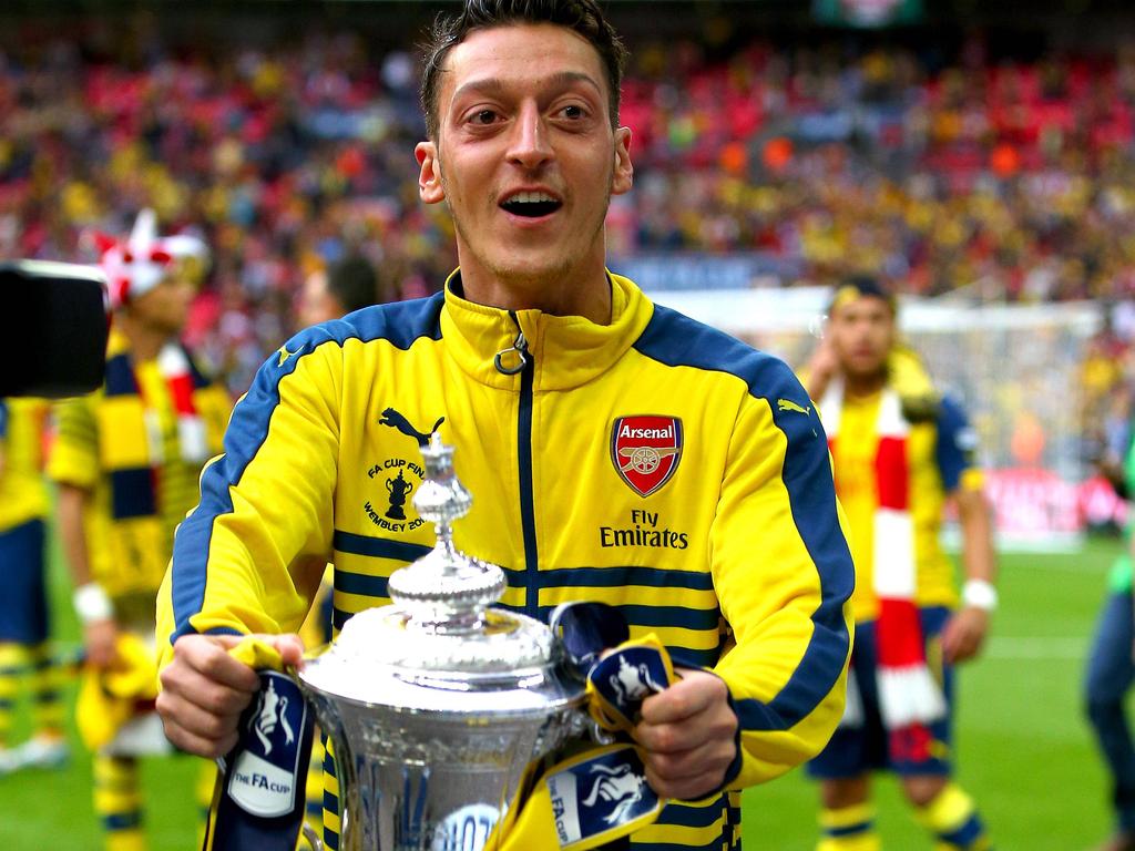 Mesut Özil darf zum zweiten Mal in Serie den FA Cup bejubeln