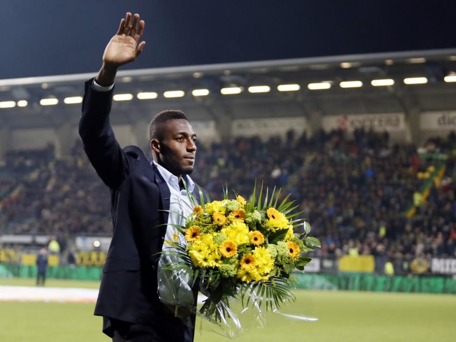 Wilfried Kanon wordt gehuldigd wegens het winnen van de Africa Cup voorafgaand aan het competitieduel ADO Den Haag - NAC Breda. (14-02-2015)