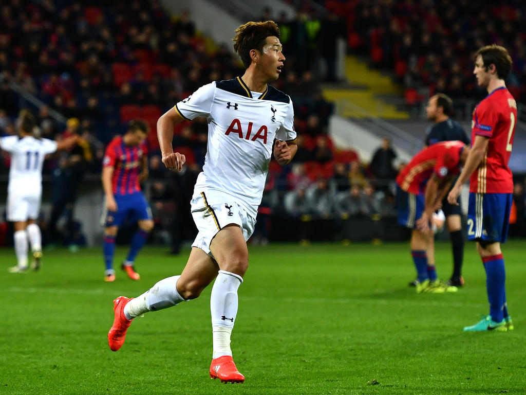 Heung-min Son breekt de ban en zet Tottenham Hotspur twintig minuten voor tijd op 0-1 tegen CSKA Moskou. (27-09-2016)