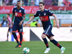 Sebastian Rudy (r.) sieht seine Zukunft weiterhin beim FCB