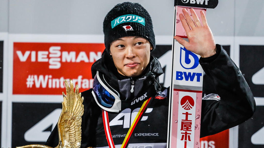 Ryoyu Kobayashi feierte den Grand Slam bei der Tournee Ryoyu Kobayashi feierte den Grand Slam bei der Tournee