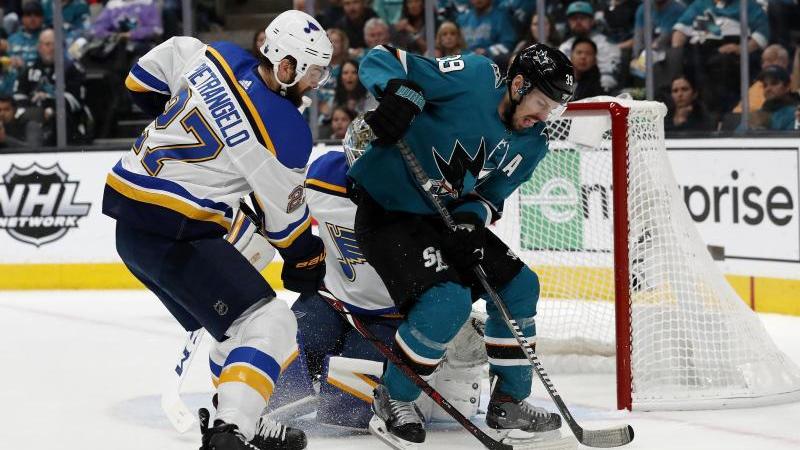 Die Blues um Alex Pietrangelo (l.) setzten sich in San Jose durch Die Blues um Alex Pietrangelo (l.) setzten sich in San Jose durch