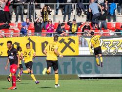 David Boysen (r.) viert zijn doelpunt voor Roda JC Kerkrade tegen Excelsior. (16-10-2016)
