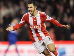 Oussama Assaidi kan juichen: de vleugelaanvaller heeft even eerder een doelpunt gemaakt voor Stoke City. (01-01-2014)