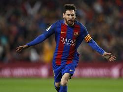 Lionel Messi kan juichen tijdens het competitieduel FC Barcelona - Real Sociedad (15-04-2017).
