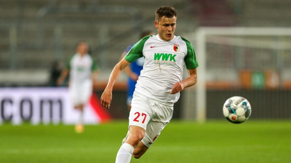 Alfred Finnbogason erzielte drei Tore für den FC Augsburg Alfred Finnbogason erzielte drei Tore für den FC Augsburg
