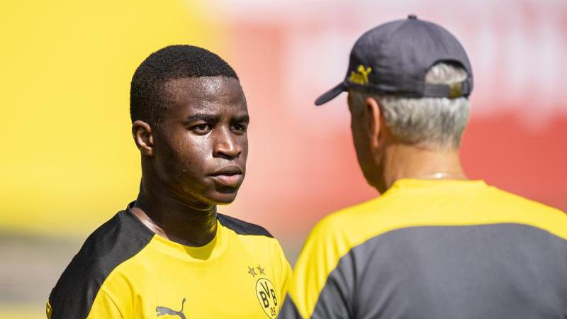 Youssoufa Moukoko bereitet sich mit dem Profi-Kader der Dortmunder vor