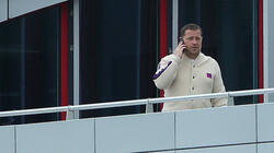 Bayern-Sport-Vorstand Max Eberl ist dieser Tage viel am Handy