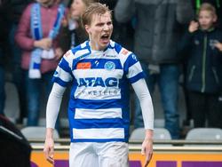 Vincent Vermeij schreeuwt het uit nadat hij De Graafschap naast Vitesse schiet met een heerlijke volley. (21-02-2016)