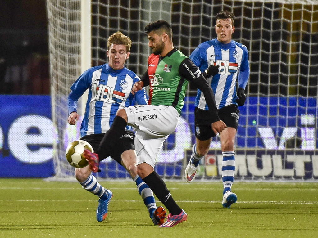 Muhammed Mert (m.) met zijn oude club NEC Nijmegen in actie tegen FC Eindhoven speler Fries Deschilder. (16-01-2015)