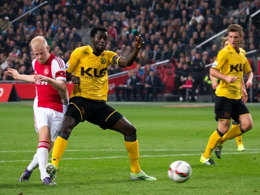 Binnen het half uur is de wedstrijd al beslist, wanneer Davy Klaassen (l.) de 3-0 binnen schuift tegen Roda JC. (31-10-2015)