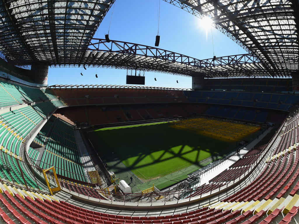 La UEFA expresó sus dudas sobre la calidad del césped del San Siro de Milán. (Foto: Getty)