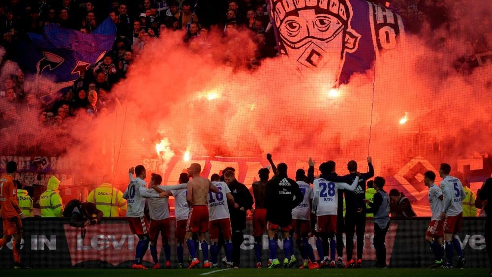 Geldstrafe für den HSV nach Pyro-Ärger im Derby