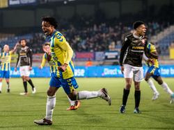 Irvingly van Eijma (l.) kan het niet geloven. Nog geen tien minuten na zijn rentree in de Jupiler League, scoort hij de 1-1 tegen FC Dordrecht. (17-02-2017)