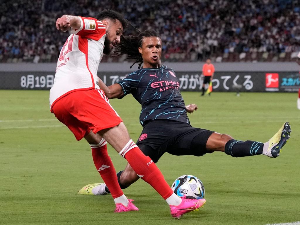 Nathan Aké (r) hat bei City bis 2027 verlängert. Nathan Aké (r) hat bei City bis 2027 verlängert.
